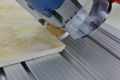 瓷砖切割视频教程(家庭简易瓷砖切割方法视频)